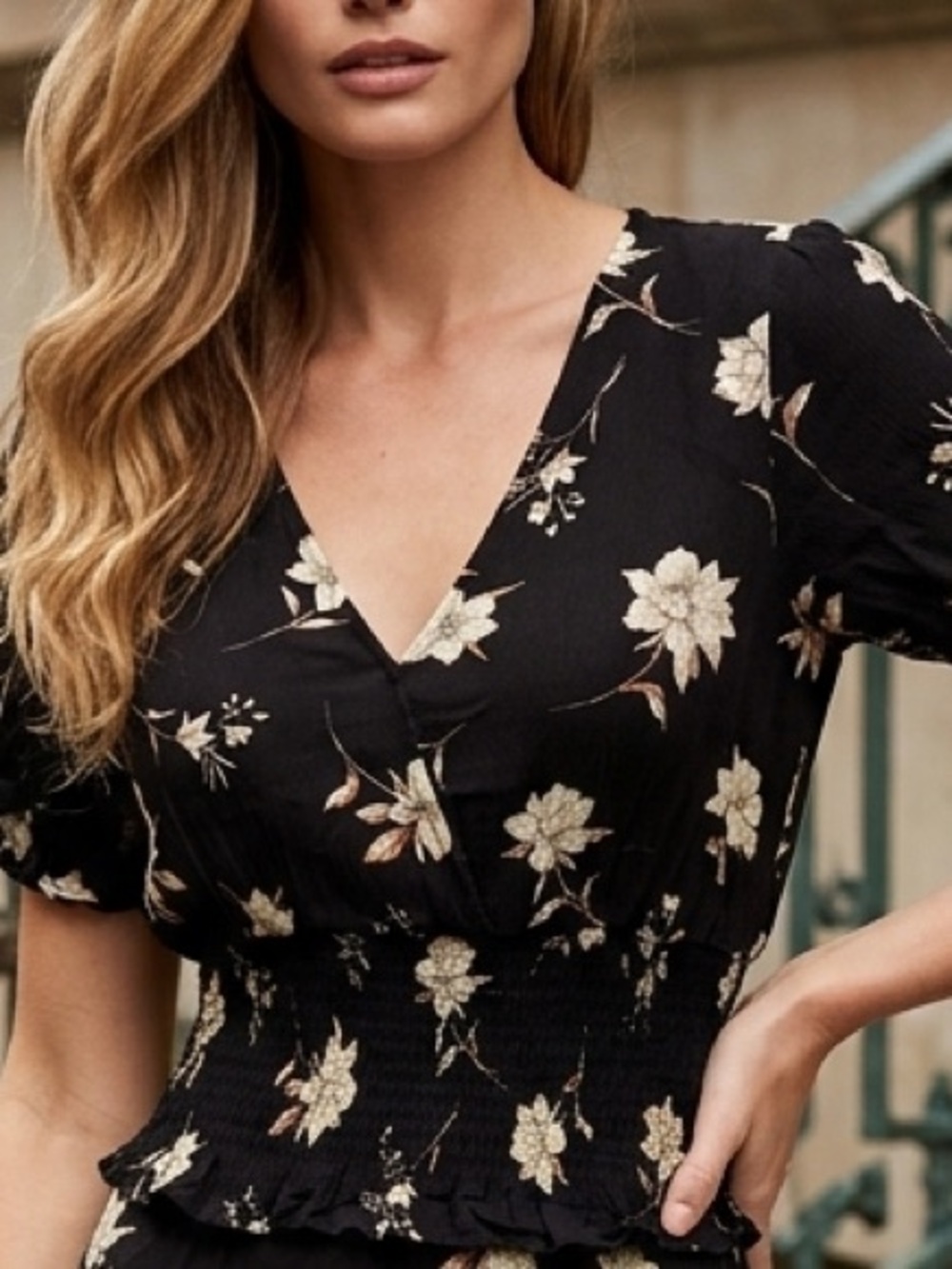 Paper Crane Sm Black Ivory V-Neck Cropped Blouse Short Sleeve Ruffle Smocked Top